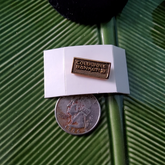 Coldwell Banker Realtor Lapel pin NWOT - Picture 3 of 3